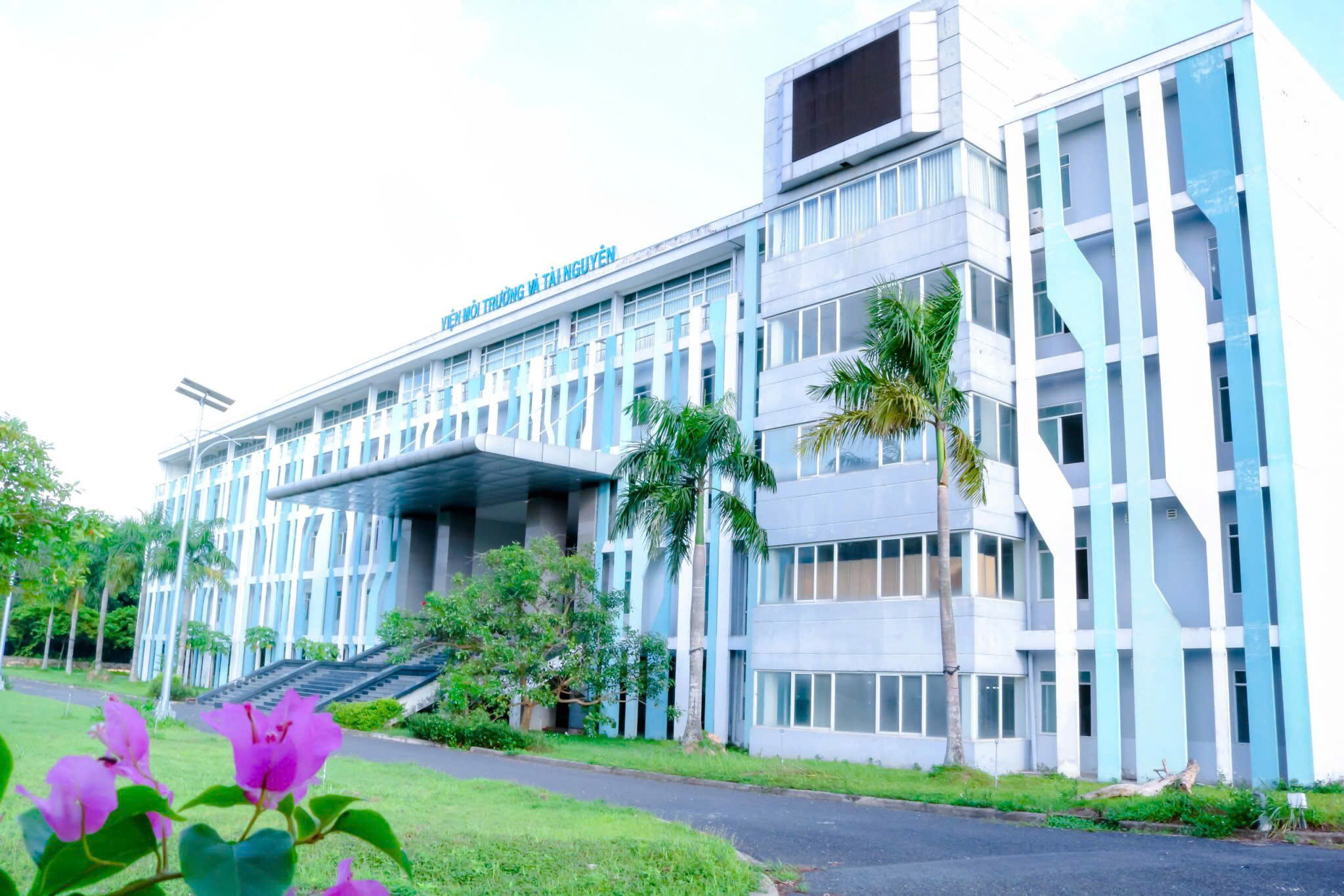 Hội đồng khoa học nghiệm thu đề tài cấp ĐHQG-HCM về đánh giá ô nhiễm không khí tại TP.HCM