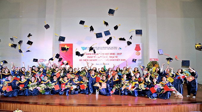 Lễ khai giảng và phát bằng tốt nghiệp