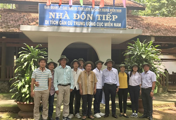 Hành trình về nguồn của cán bộ Đảng viên Chi bộ Khối phòng chuyên môn 2