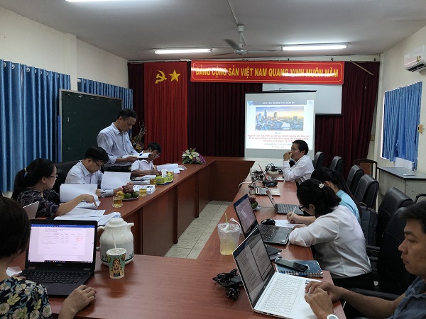Hội đồng đánh giá giữa kỳ đề tài loại B-ĐHQG TPHCM về tính toán khả năng tiếp nhận khí thải từng khu vực tại TPHCM
