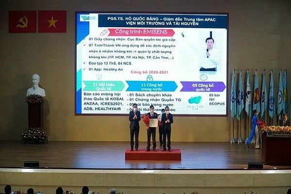 PGS.TS. Hồ Quốc Bằng  được khen thưởng  Công trình nghiên cứu PT&UD CN xuất sắc năm 2021