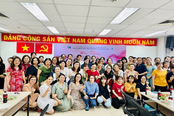 Công đoàn Viện Môi trường và Tài nguyên tổ chức họp mặt giao lưu nhân ngày Phụ nữ Việt Nam 20/10