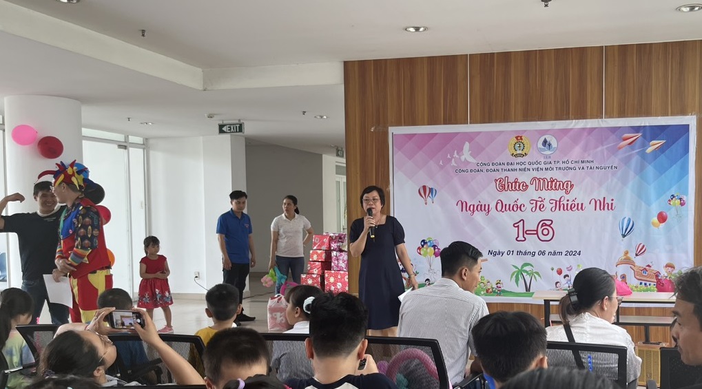 Viện Môi trường và Tài nguyên chào mừng ngày Quốc tế Thiếu nhi 1/6