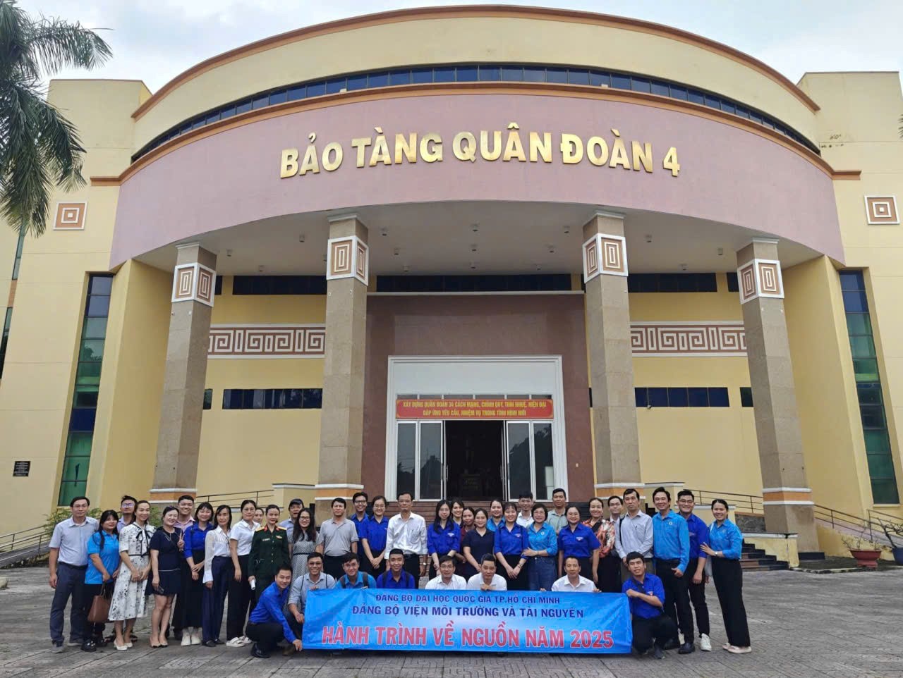 Hành trình về nguồn tại Bảo tàng Quân đoàn 4  của Đảng bộ Viện Môi trường và Tài nguyên, ĐHQG-HCM